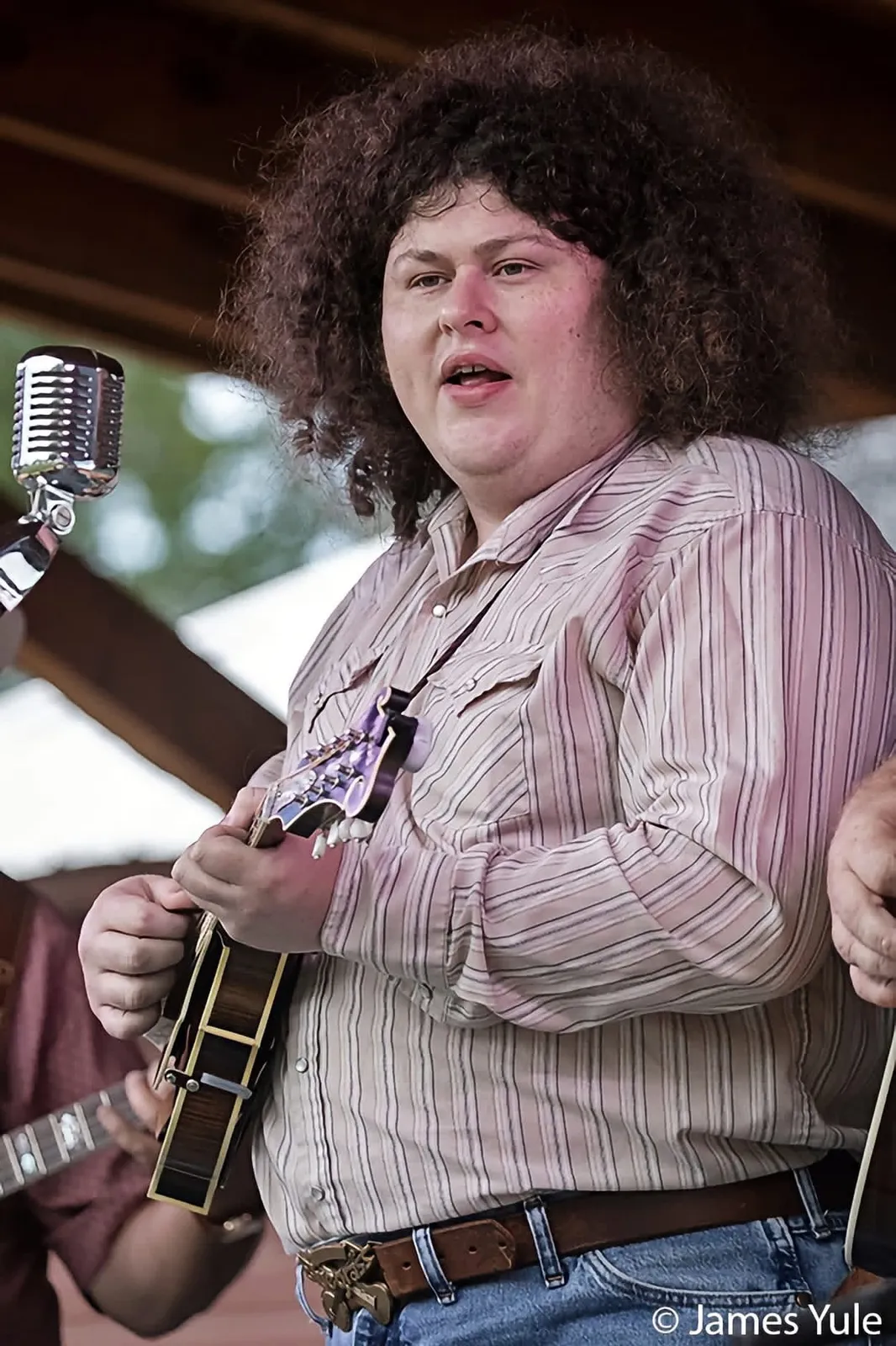 Daniel David singing